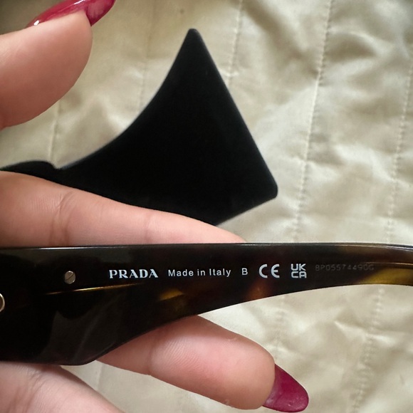 Prada sunglasses PR 13ZS
Tortoise - Picture 7 of 9
